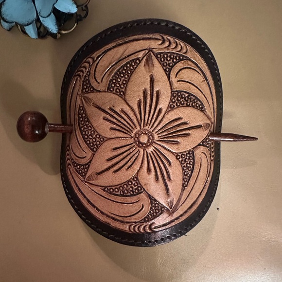 Other - 🦋 NWT Leather Hand tooled Hair Accessory